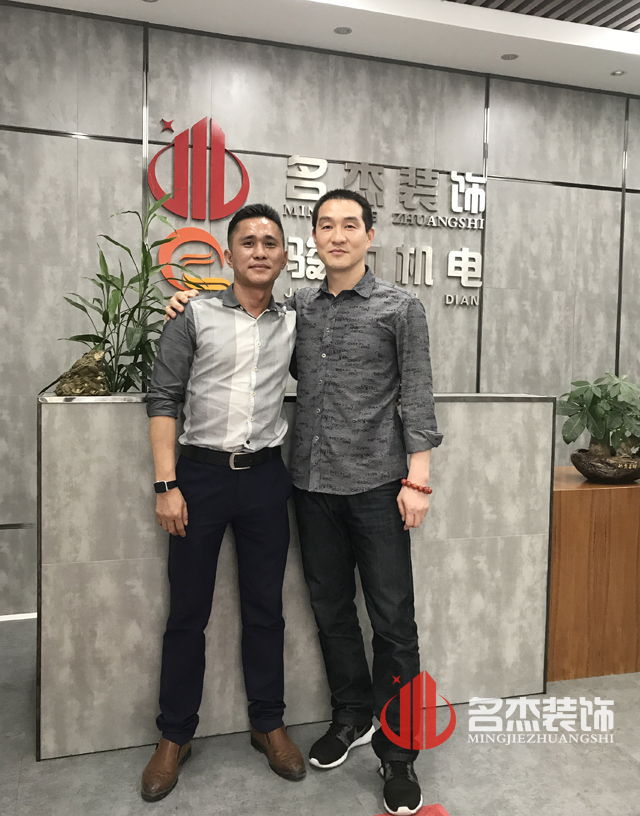 白云办公室叼嘿网站视频.jpg