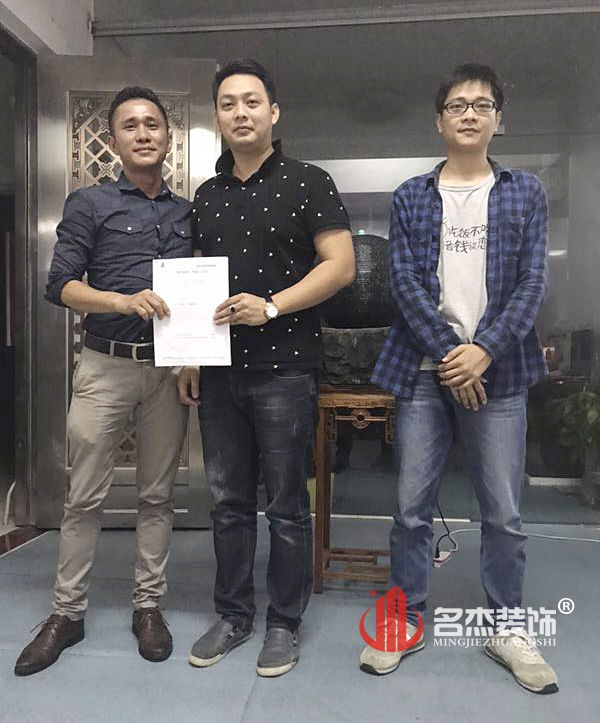 办公室叼嘿网站视频.jpg