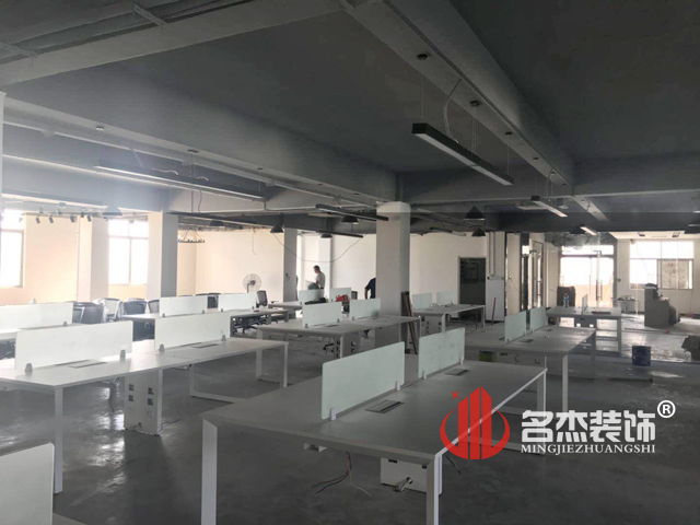 办公室叼嘿网站视频.jpg