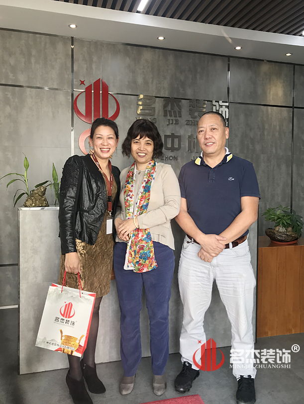 办公室叼嘿网站视频.jpg