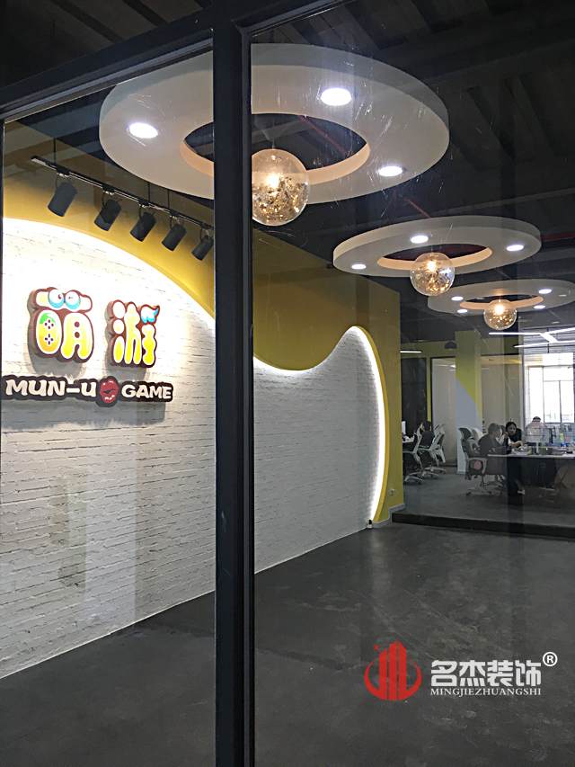 办公室叼嘿网站视频.jpg