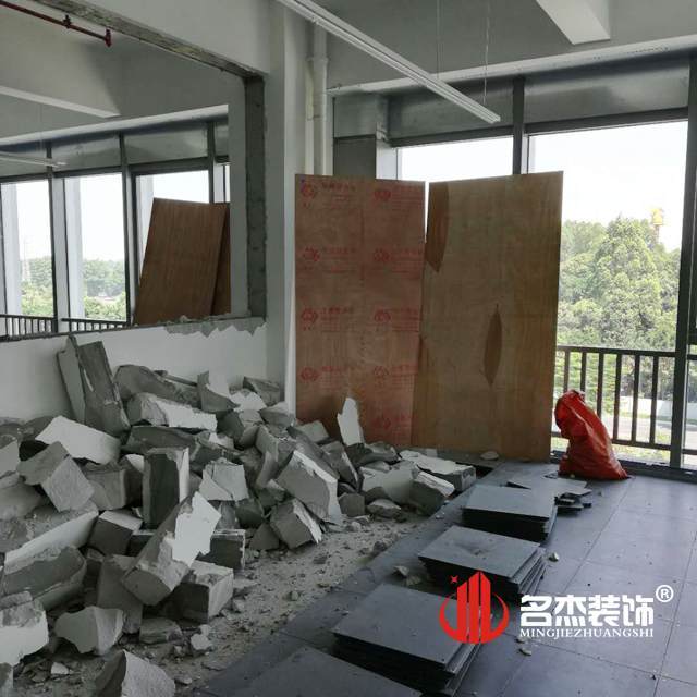办公室叼嘿网站视频.jpg
