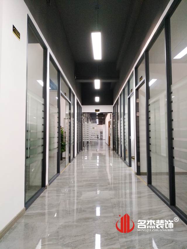 走道叼嘿网站视频设计完工照.jpg