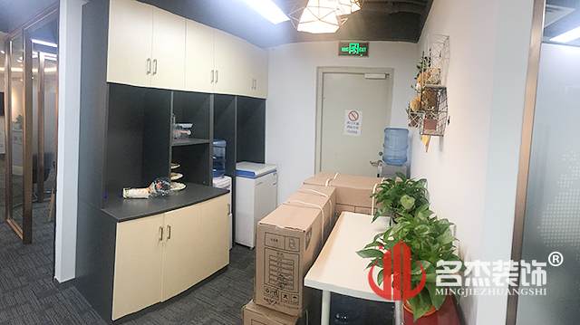 茶水间叼嘿网站视频完工照.jpg