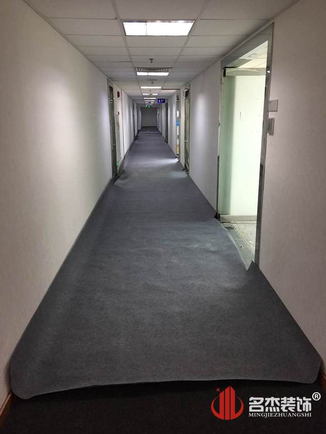 办公室叼嘿网站视频.jpg