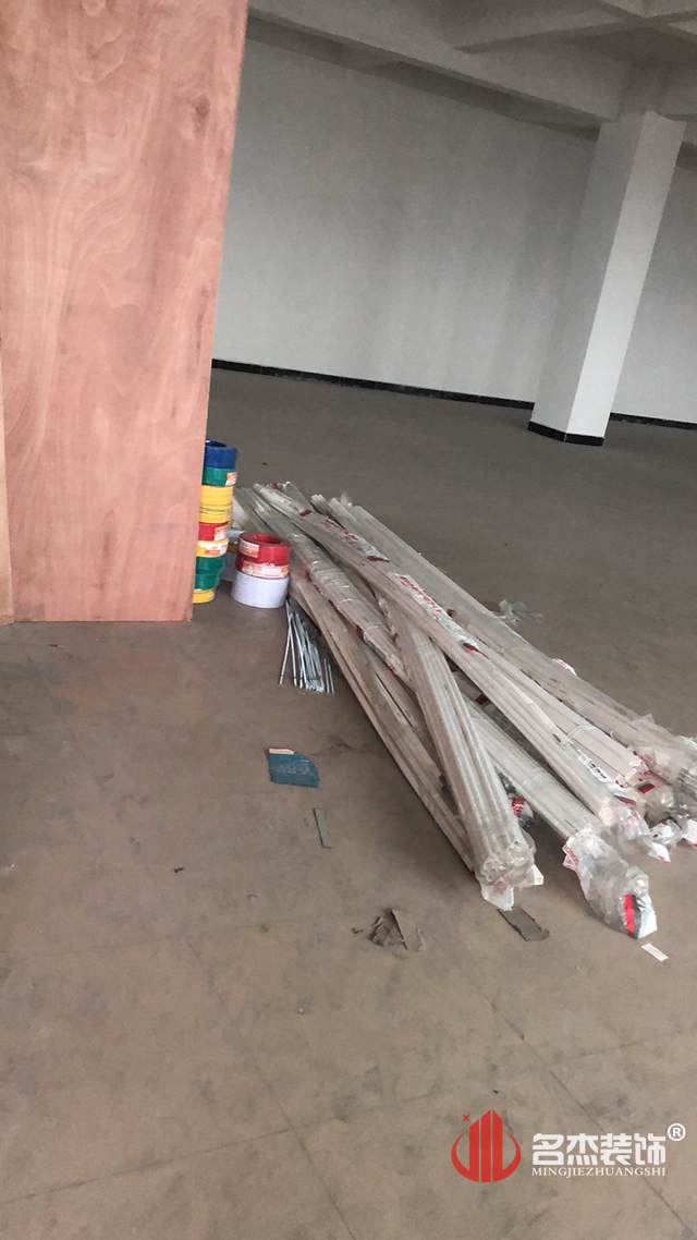 办公室叼嘿网站视频施工照.jpg