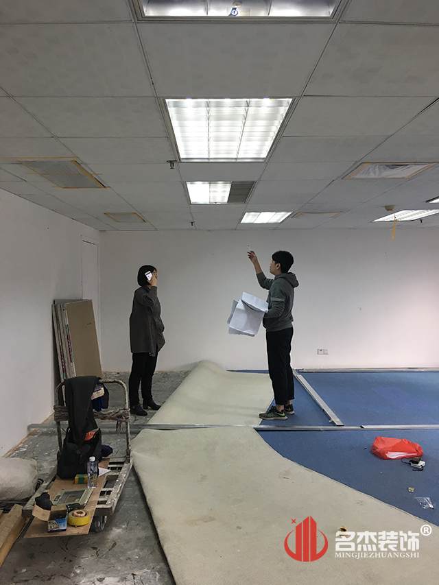 办公室叼嘿网站视频.jpg
