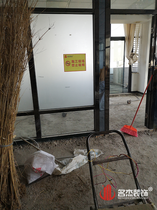 办公室叼嘿网站视频现场施工照.jpg