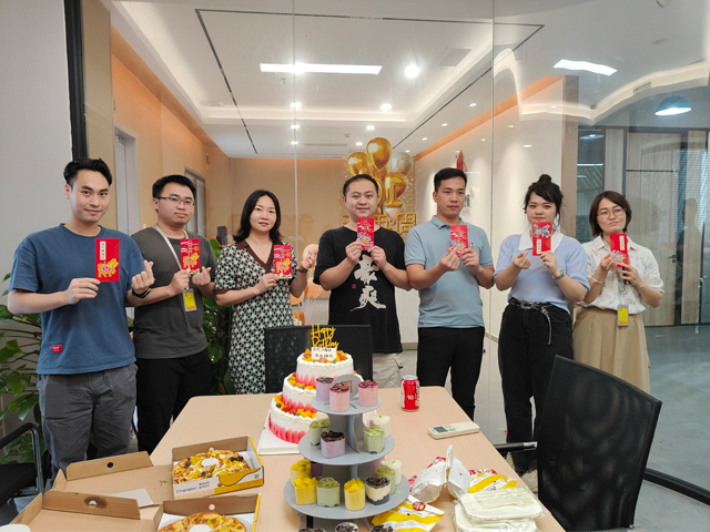叼嘿直播APP生日会